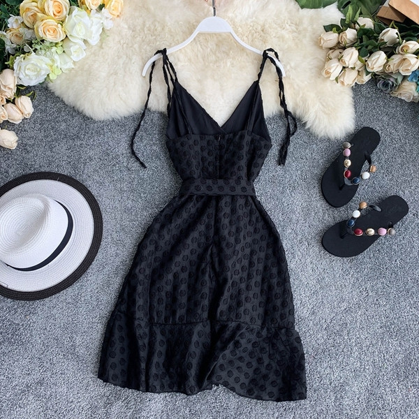 Stílusos női ruha modell fehér és fekete színben