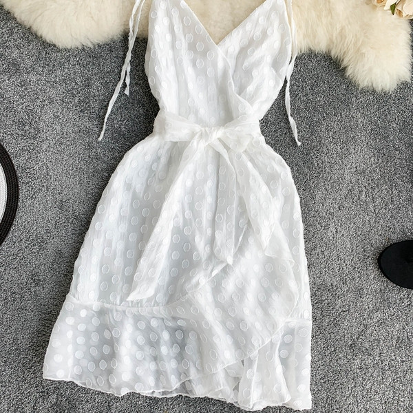 Stílusos női ruha modell fehér és fekete színben