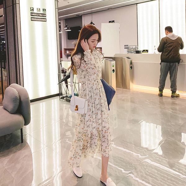 Női pecsétes ruha virágmintával