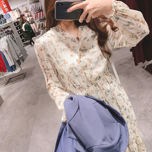 Női pecsétes ruha virágmintával