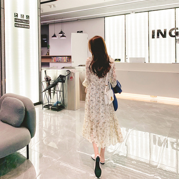 Női pecsétes ruha virágmintával