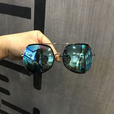 Női szemüveg tükrös lencsékkel