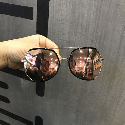 Női szemüveg tükrös lencsékkel