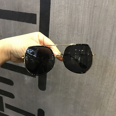 Női szemüveg tükrös lencsékkel