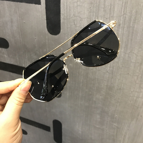 Női szemüveg tükrös lencsékkel