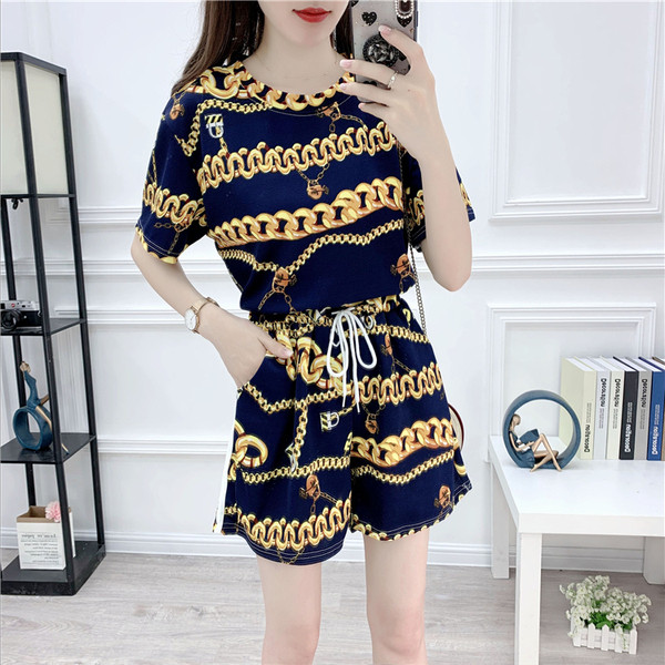 Set colorat pentru femei din două părți - tricou și pantaloni scurți în mai multe culori