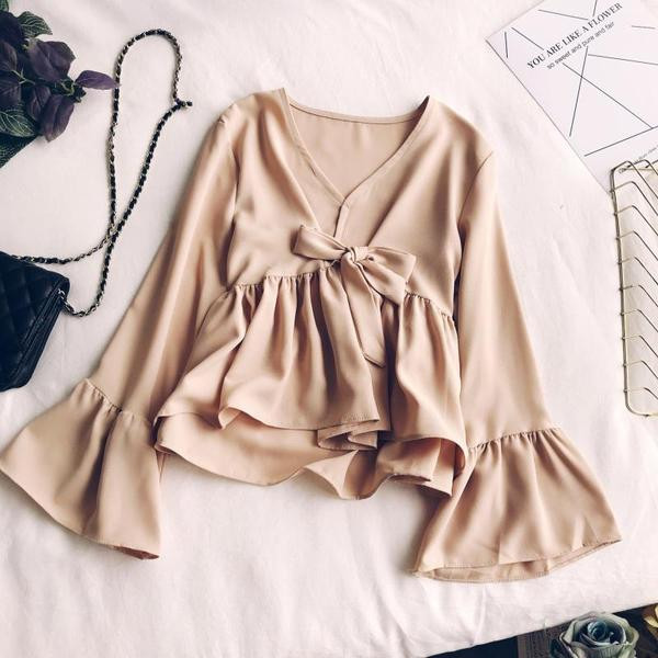 Stílusos női blúz lótusz ujjú fekete, fehér és fekete színben