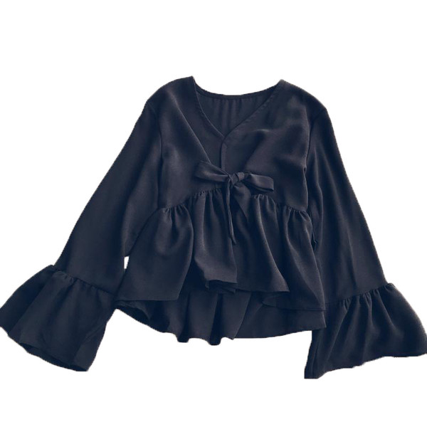 Stílusos női blúz lótusz ujjú fekete, fehér és fekete színben