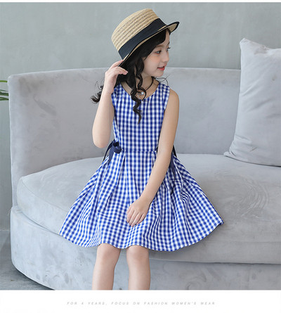 Stílusos, kockás gyerekruha O-nyakú