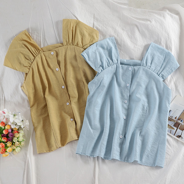 Modern női felső több színben, gombokkal és széles pántokkal