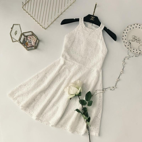 Stílusos női ruha O-nyakkal, több színben