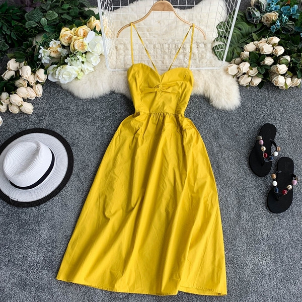 Stílusos női nyári ruha vékony pántokkal szabott modell több színben