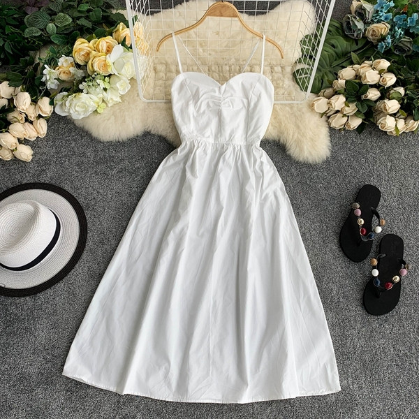 Stílusos női nyári ruha vékony pántokkal szabott modell több színben