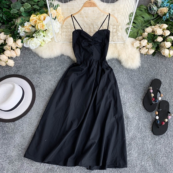 Stílusos női nyári ruha vékony pántokkal szabott modell több színben