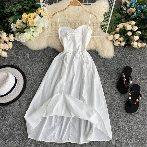 Stílusos női nyári ruha vékony pántokkal szabott modell több színben