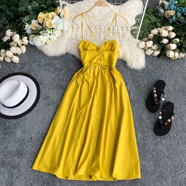 Stílusos női nyári ruha vékony pántokkal szabott modell több színben