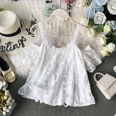 Kαθημερινή γυναικεία μπλούζα με δαντέλα σε κόκκινο και λευκό χρώμα