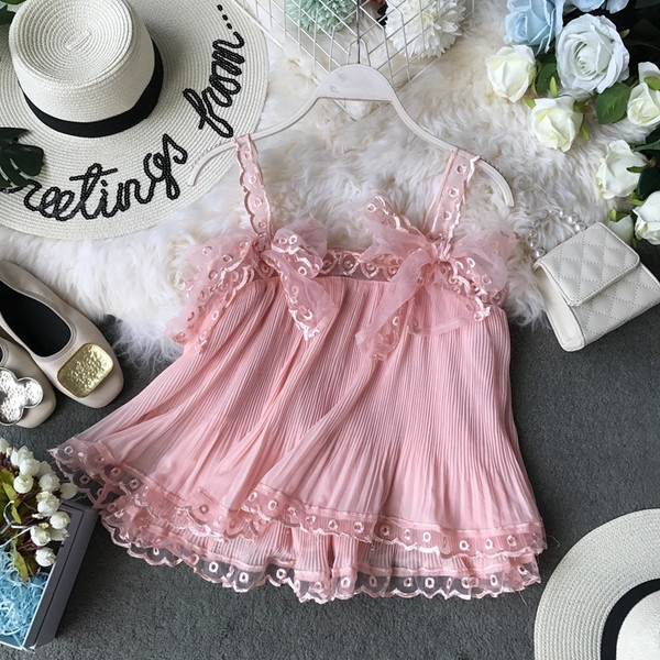 Modern női felső szalaggal és csipkével, három színben