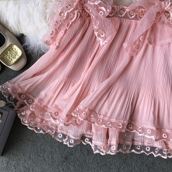 Modern női felső szalaggal és csipkével, három színben