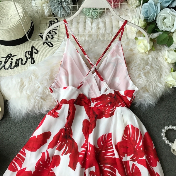 Modern női overál csupasz háttal, vékony pántokkal