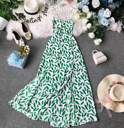 Stílusos hosszú női ruha vékony pántokkal