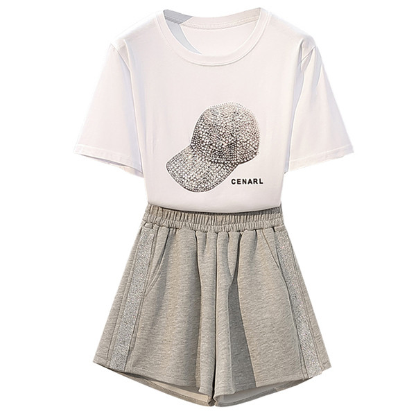 Set casual de dama din doua bucati de pantaloni scurti si un tricou alb si negru