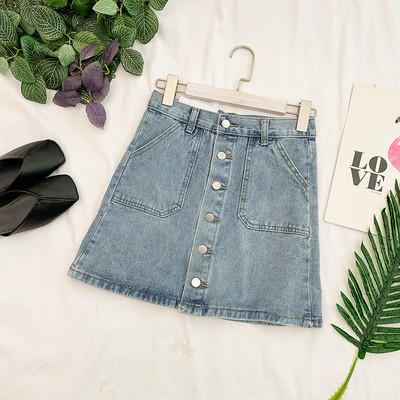 Női farmerszoknya kék és fekete gombokkal