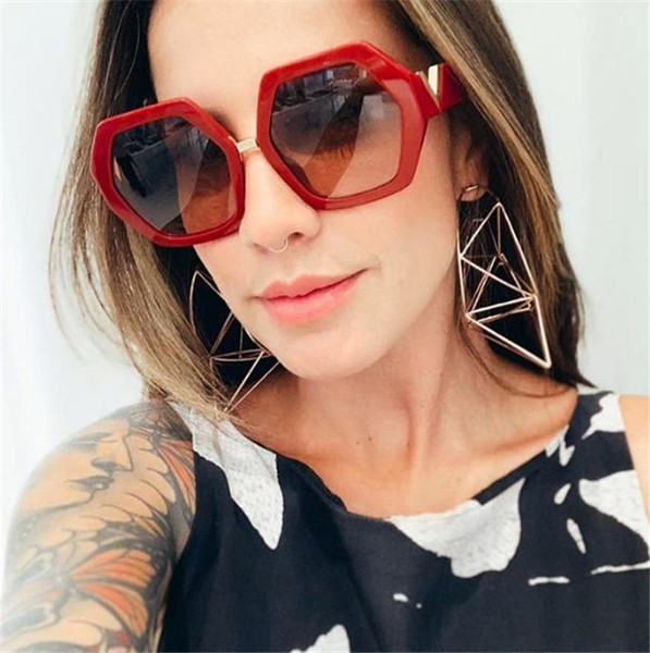 Ochelari de soare de dama actuali cu rama lata in mai multe culori