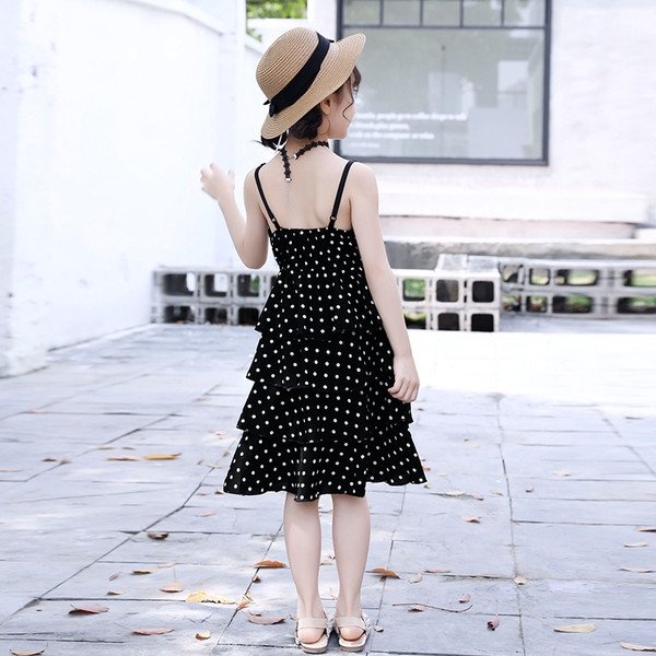 Stílusos gyerekruha két színben V-nyakkal és vékony pántokkal