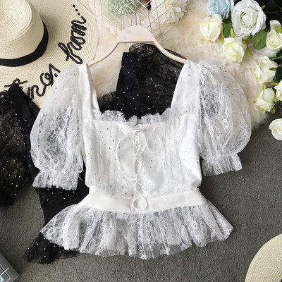 Μοντέρνα γυναικεία μπλούζα με κορδόνια σε λευκό σε μαύρο χρώμα