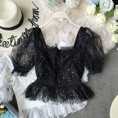 Μοντέρνα γυναικεία μπλούζα με κορδόνια σε λευκό σε μαύρο χρώμα