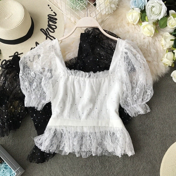 Μοντέρνα γυναικεία μπλούζα με κορδόνια σε λευκό σε μαύρο χρώμα