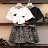 Két részből álló, fehér és fekete színben használható napi női szett