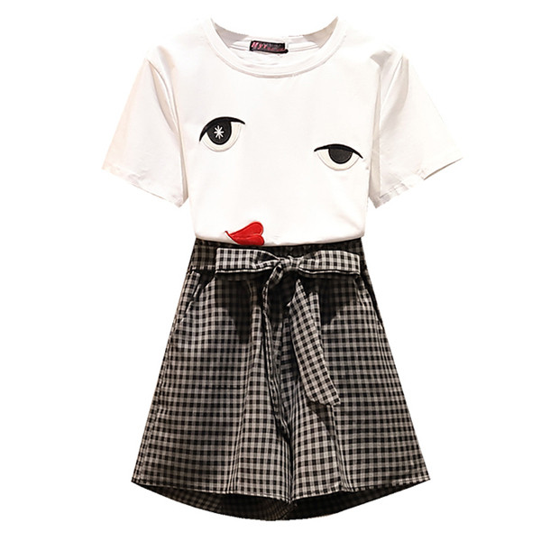 Két részből álló, fehér és fekete színben használható napi női szett