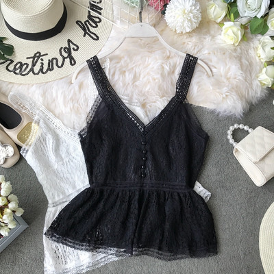 Stílusos női felső, fehér és fekete gombokkal