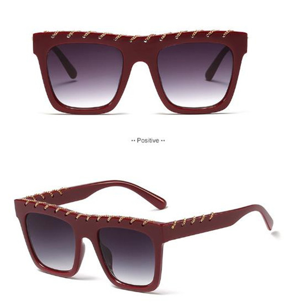Női napszemüveg új modellje négyzet alakú, többféle színben
