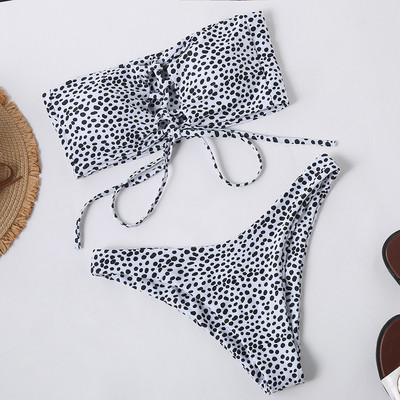 Modern női fürdőruha mintás és elemes nyakkendőkkel