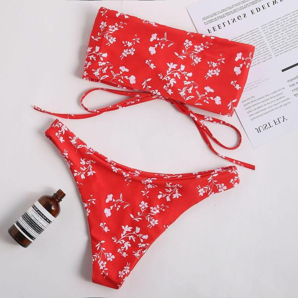 Modern női fürdőruha mintás és elemes nyakkendőkkel