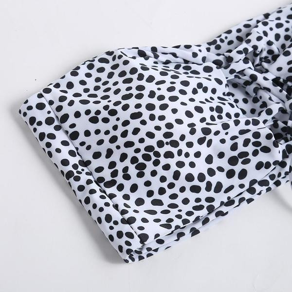 Modern női fürdőruha mintás és elemes nyakkendőkkel