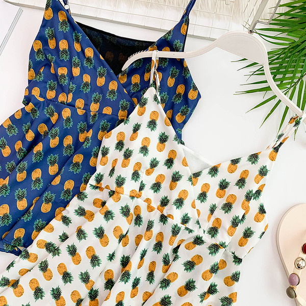 Stílusos női felső V-nyakkal, többféle színben