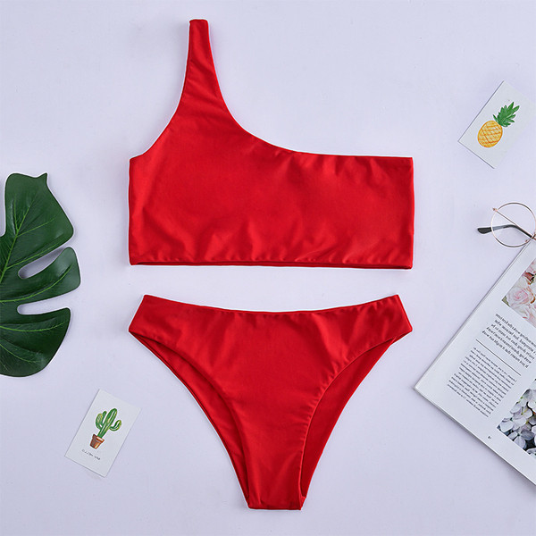 Sima modell fürdőruha két részből egy pánttal több színben