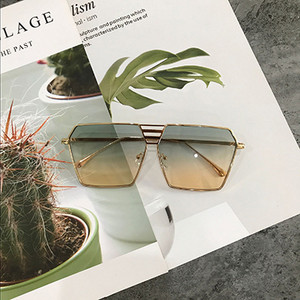 Női szemüveg nyárra színes szemüveggel