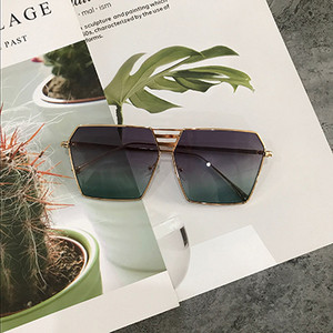 Női szemüveg nyárra színes szemüveggel