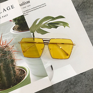 Női szemüveg nyárra színes szemüveggel