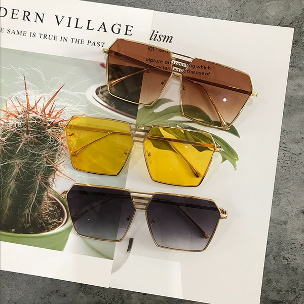 Női szemüveg nyárra színes szemüveggel