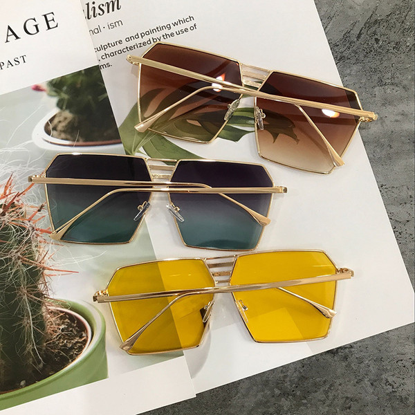 Női szemüveg nyárra színes szemüveggel