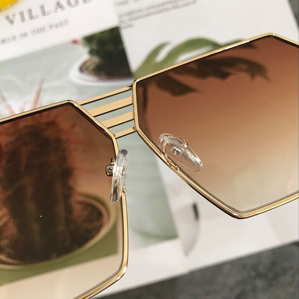 Női szemüveg nyárra színes szemüveggel