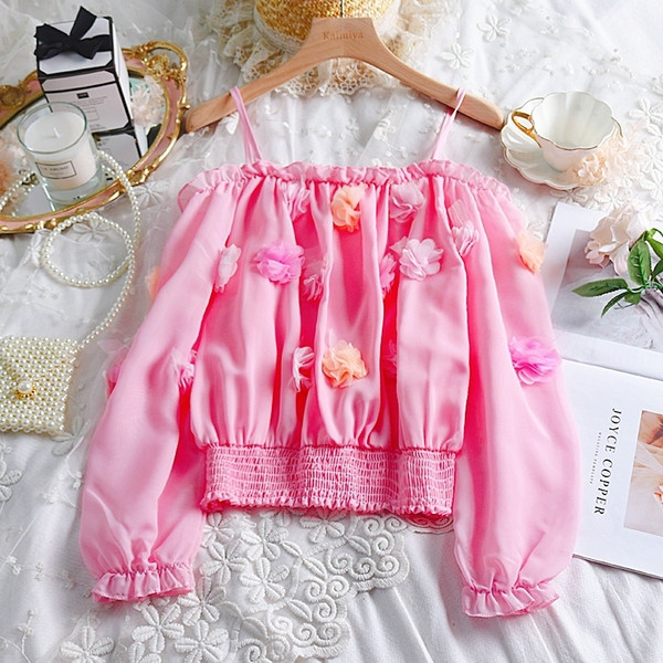 Alkalmi női blúz fehér és rózsaszín 3D elemekkel