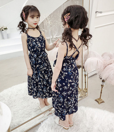 Модерна детска рокля с тънки презрамки и флорални мотиви