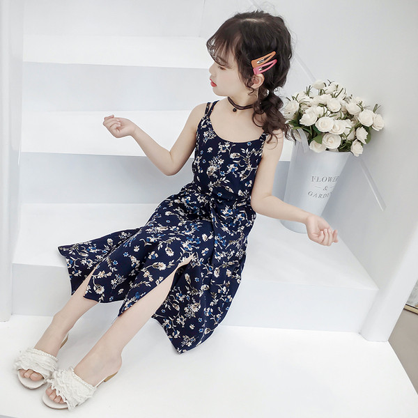 Modern gyerekruha vékony pántokkal és virágmotívumokkal